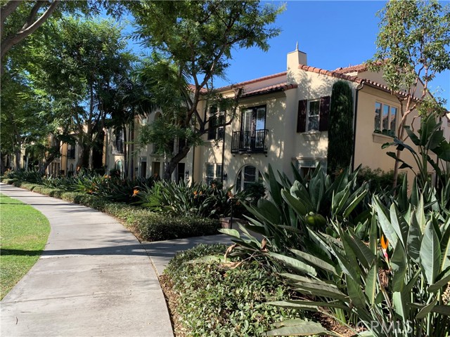 Detail Gallery Image 3 of 18 For 79 City Stroll, Irvine,  CA 92620 - 3 Beds | 3 Baths