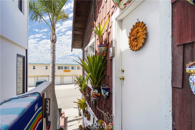 1720 Manhattan Avenue, Hermosa Beach, California 90254, 3 Bedrooms Bedrooms, ,2 BathroomsBathrooms,Residential,Sold,Manhattan,SB21061429