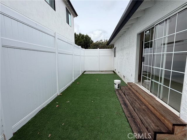 Detail Gallery Image 25 of 30 For 19216 Calvert St, Tarzana,  CA 91335 - 4 Beds | 3 Baths