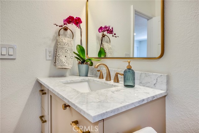 17380 Parnassus Drive, Cobb CA: https://media.crmls.org/medias/ab9d689b-1288-4a91-9611-ed94f21ec6e9.jpg