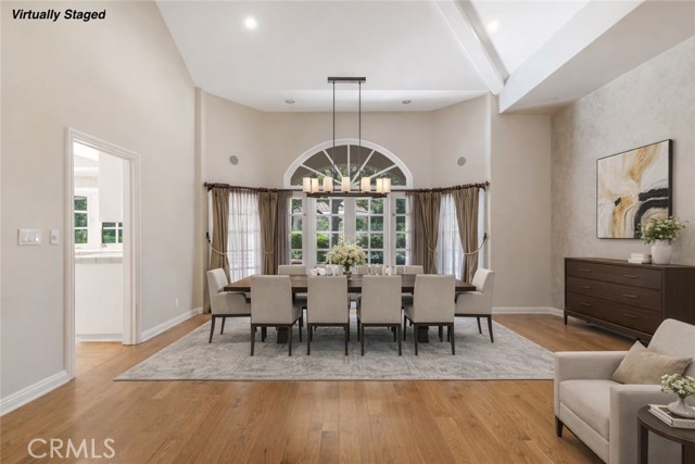 Detail Gallery Image 4 of 33 For 4525 Vista De Oro Ave, Woodland Hills,  CA 91364 - 5 Beds | 4/2 Baths