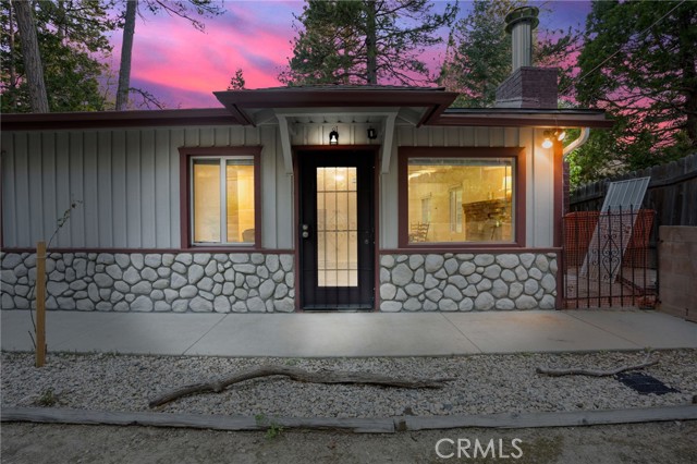 Detail Gallery Image 5 of 22 For 32159 Cove Cir, Running Springs,  CA 92382 - 2 Beds | 1 Baths