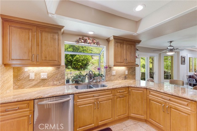 685 Vista Coto Verde, Camarillo CA: https://media.crmls.org/medias/ab9ec343-a6bd-4795-8b0e-f70672fc201d.jpg
