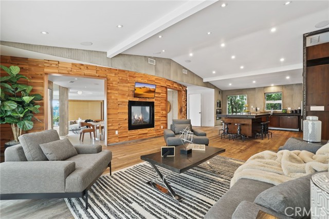 Detail Gallery Image 12 of 20 For 2744 Cardwell Pl, Los Angeles,  CA 90046 - 3 Beds | 3/1 Baths
