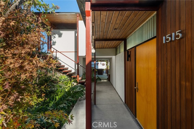 Detail Gallery Image 2 of 32 For 1515 N Tigertail, Los Angeles,  CA 90049 - 3 Beds | 2/1 Baths