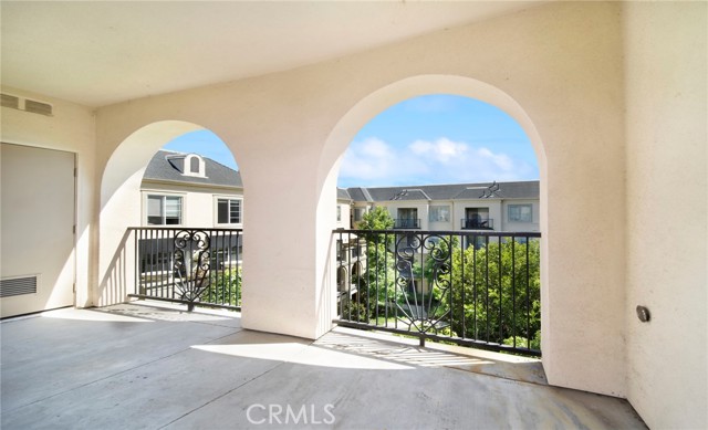 2457 Watermarke Place, Irvine CA: https://media.crmls.org/medias/ab9f2624-d95d-4945-8c7f-5745d13b557e.jpg