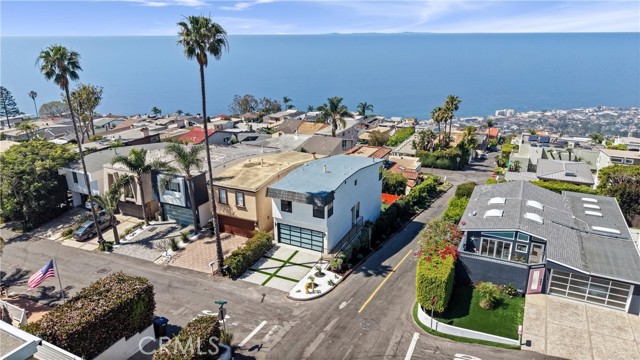 Detail Gallery Image 4 of 55 For 1095 Miramar, Laguna Beach,  CA 92651 - 3 Beds | 2 Baths