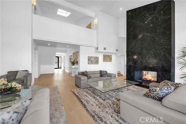 15464 Duomo Via Street, Bel Air CA: https://media.crmls.org/medias/aba097b8-e350-4df3-b2c9-8a841ea8981f.jpg