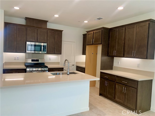 Detail Gallery Image 3 of 7 For 26149 Park Ave #46,  Loma Linda,  CA 92373 - 4 Beds | 3 Baths