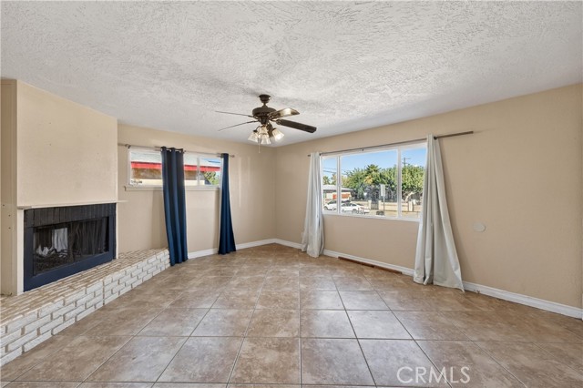 Detail Gallery Image 5 of 42 For 15254 Las Piedras Dr, Victorville,  CA 92395 - 4 Beds | 2 Baths