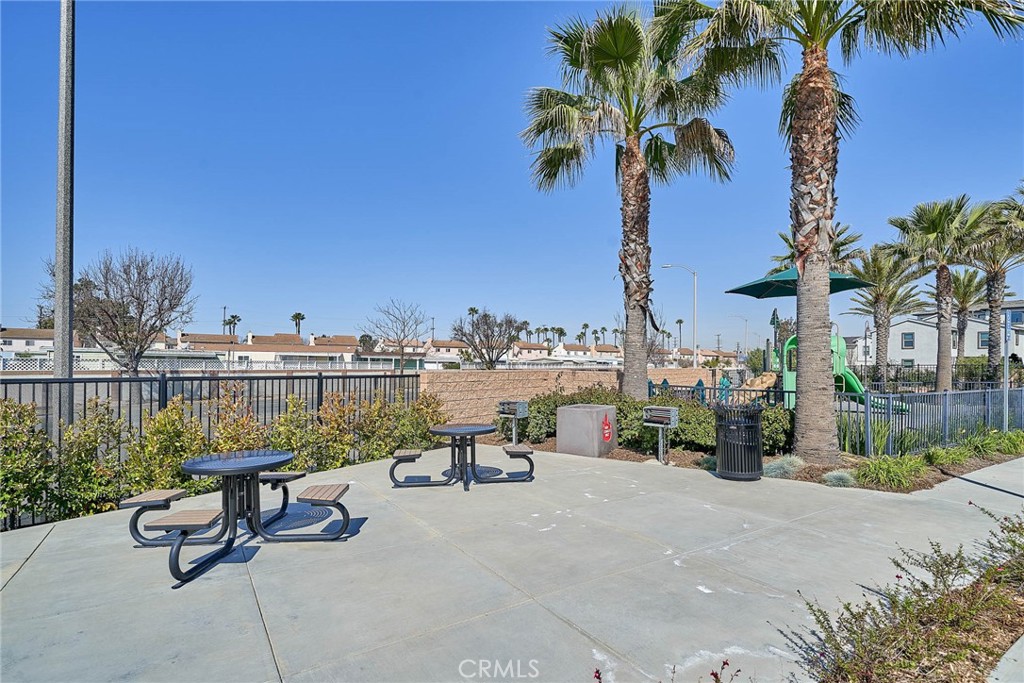 https://media.crmls.org/medias/aba2bd61-857d-42f2-88cf-47a2898cfbbb.jpg?preset=X-Large