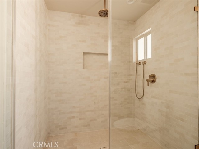 Detail Gallery Image 35 of 46 For 8960 Oak Park Ave, Northridge,  CA 91325 - 4 Beds | 3/1 Baths