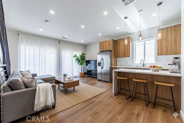 Detail Gallery Image 3 of 27 For 1859 Crenshaw Bld #1/2,  Los Angeles,  CA 90019 - 4 Beds | 3 Baths