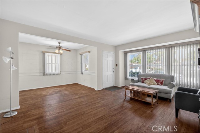 Detail Gallery Image 4 of 42 For 4904 W 121 St, Hawthorne,  CA 90250 - 4 Beds | 2 Baths