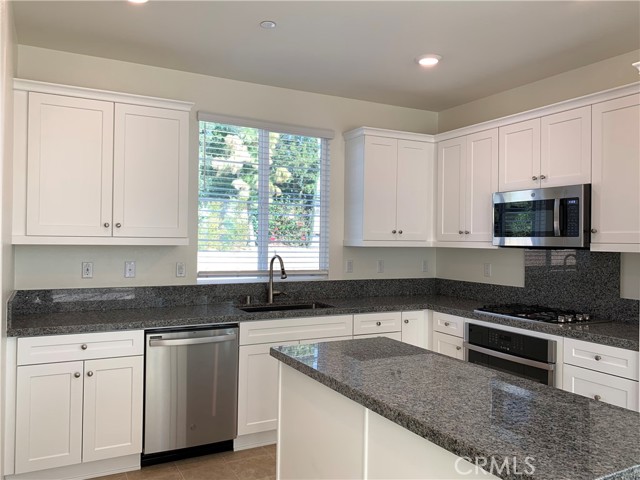 Detail Gallery Image 6 of 17 For 14509 Verona Pl, Corona,  CA 92880 - 4 Beds | 3/1 Baths