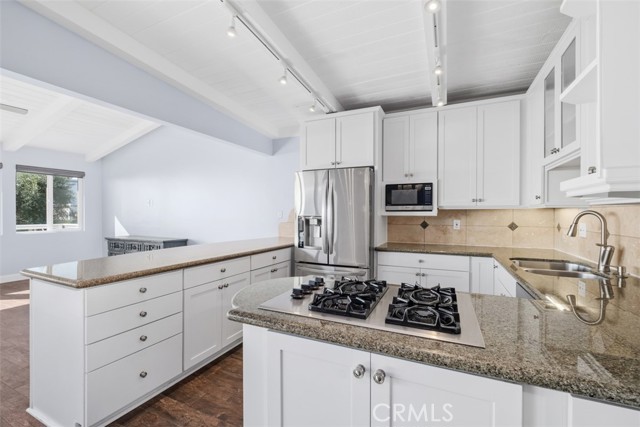 Detail Gallery Image 8 of 38 For 1070 Noria St, Laguna Beach,  CA 92651 - 3 Beds | 2 Baths