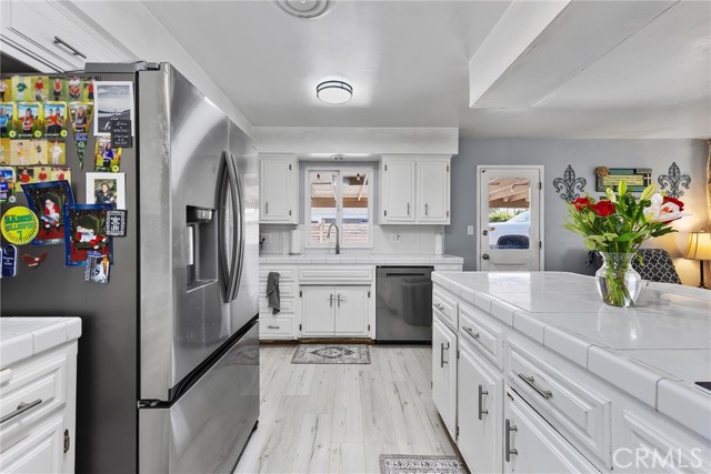 2105 Jason St, Bakersfield CA: https://media.crmls.org/medias/aba574a3-a0ee-454c-979f-a93cc45ae5b3.jpg