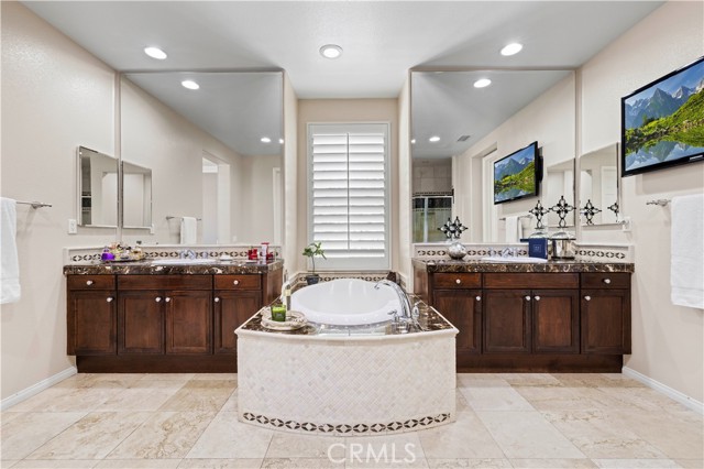 Detail Gallery Image 33 of 69 For 24229 Reyes Adobe Way, Valencia,  CA 91354 - 5 Beds | 4/1 Baths