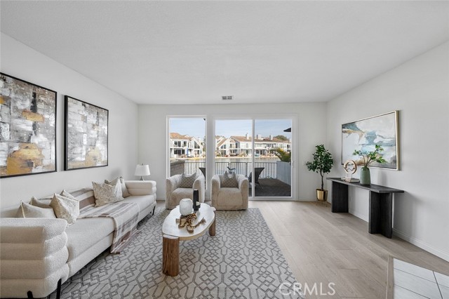 Detail Gallery Image 5 of 36 For 16090 Tortola Cir, Huntington Beach,  CA 92649 - 3 Beds | 3 Baths