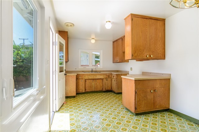 Image 9 of 36 For 2360 Fanwood Avenue