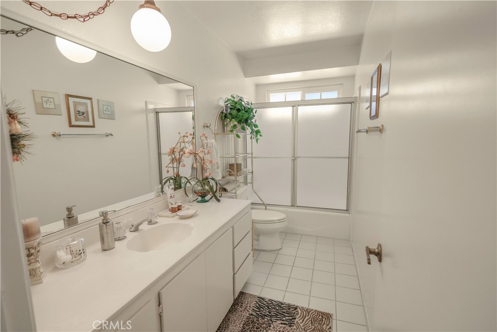 https://media.crmls.org/medias/aba7b89e-7832-4df4-b241-7a46103170ac.jpg?preset=X-Large
