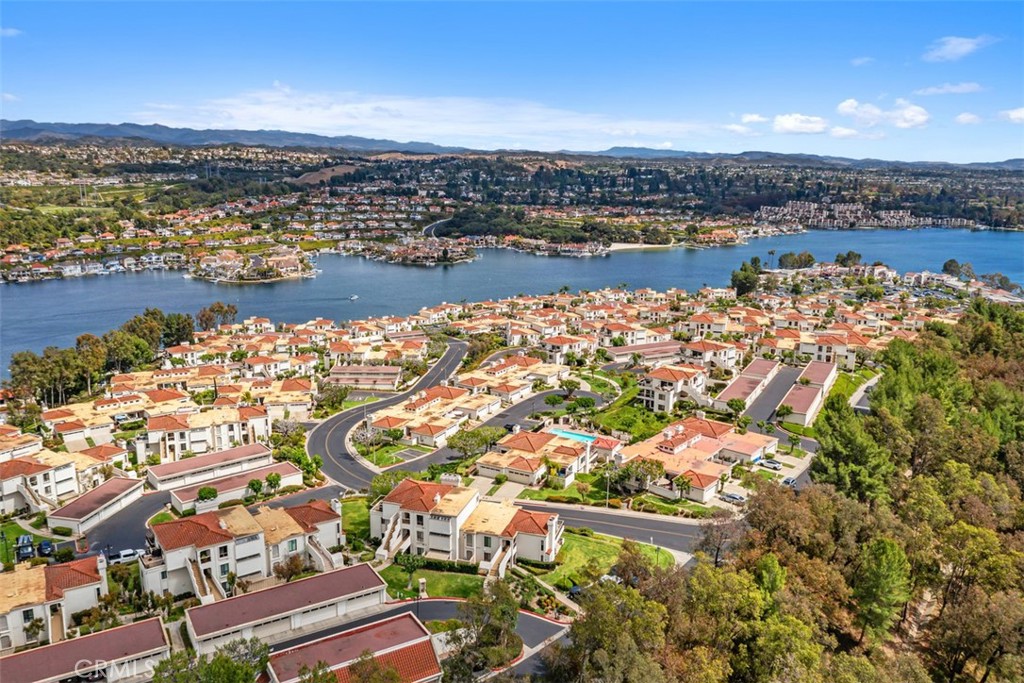https://media.crmls.org/medias/aba86518-7fcd-4603-b9cb-3c7c76050a5d.jpg?preset=X-Large