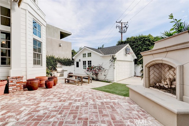 576 27th Street, Manhattan Beach CA: https://media.crmls.org/medias/aba8c503-6bfb-47c0-b999-9a441ca36b27.jpg