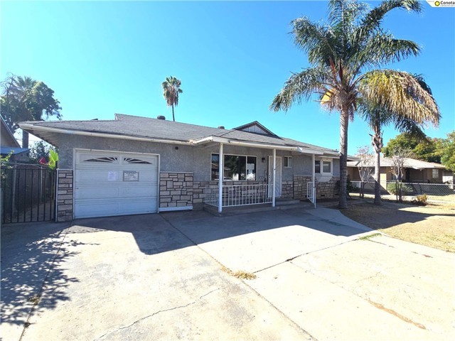 Detail Gallery Image 2 of 27 For 1923 W Pontiac, Fresno,  CA 93705 - 4 Beds | 2 Baths