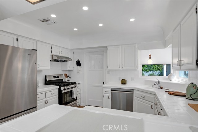 3780 Beethoven Street, Los Angeles CA: https://media.crmls.org/medias/abab7618-59ae-4757-92e7-2702ae480fb8.jpg