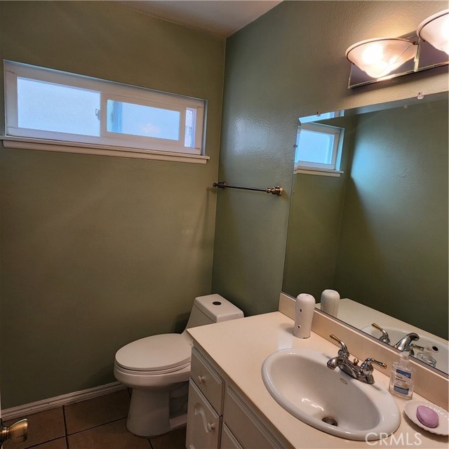 Detail Gallery Image 8 of 16 For 5573 Pueblo Court, Commerce,  CA 90040 - 3 Beds | 2/1 Baths