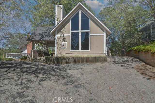 1353 Golden Rule Lane, Lake Arrowhead CA: https://media.crmls.org/medias/ababfa1b-d3e1-43e0-8612-7ec47178bb9f.jpg