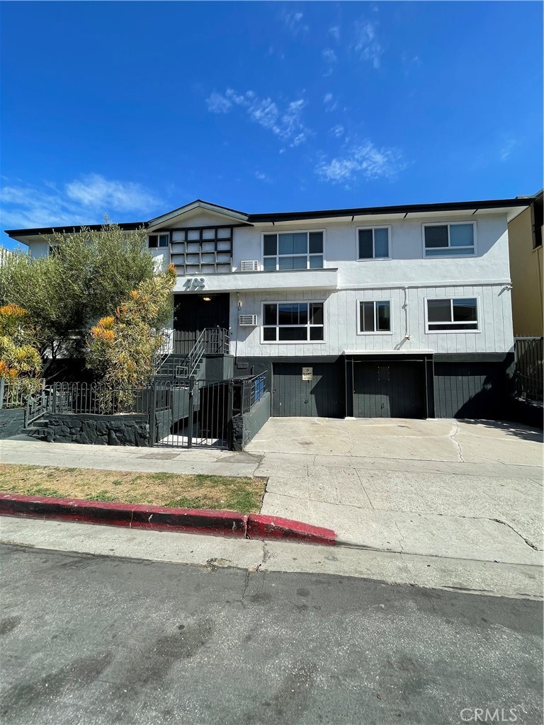 702 S St Andrews Place #2