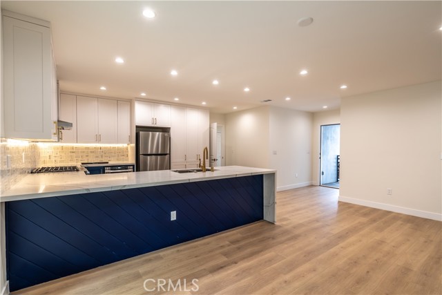 Detail Gallery Image 3 of 73 For 3362 Bellota, Los Angeles,  CA 90027 - 5 Beds | 5 Baths