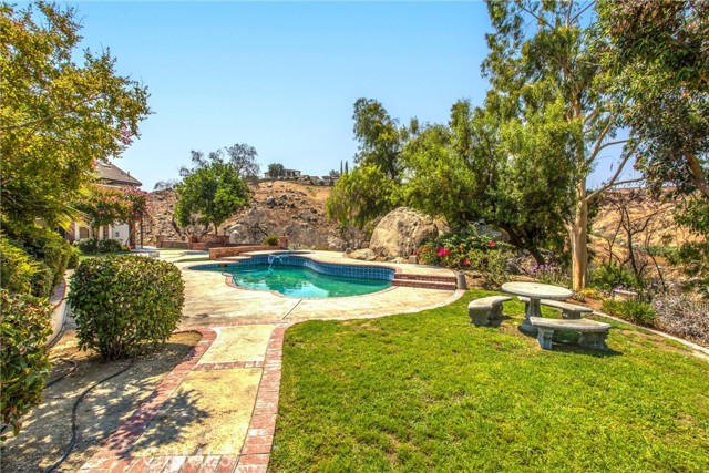 6966 Ranch View Road, Riverside CA: https://media.crmls.org/medias/abac93a8-2cf4-42d1-b33b-ddf9e4bfc380.jpg