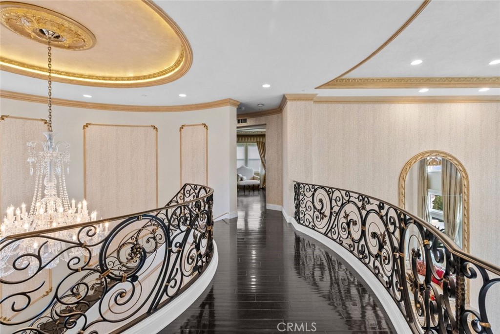 https://media.crmls.org/medias/abad5b1b-c2fd-425e-b6fd-87624539e827.jpg?preset=X-Large