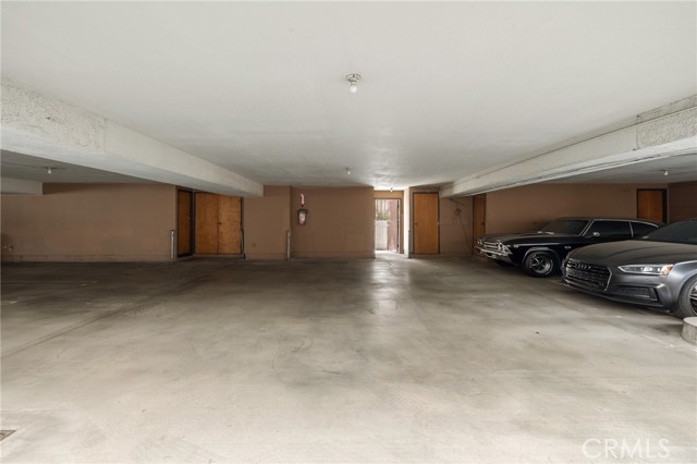 4511 Coldwater Canyon Avenue, Studio City CA: https://media.crmls.org/medias/abad9c15-db35-47d5-8c11-edf7a95b04ff.jpg