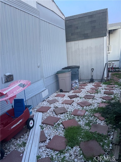 Detail Gallery Image 12 of 40 For 22600 Normandie Ave #32,  Torrance,  CA 90502 - 1 Beds | 1 Baths