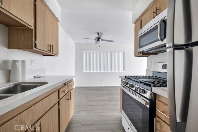 14218 Victory Boulevard, Van Nuys CA: https://media.crmls.org/medias/abae735a-1bd6-478e-9520-35a82e5f76d3.jpg