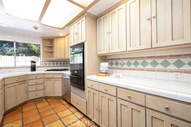 18119 Calvert Street photo 12