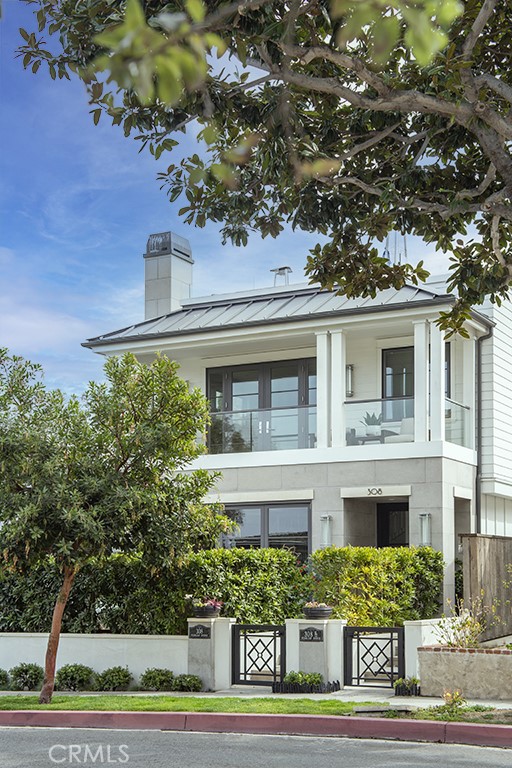 Detail Gallery Image 1 of 14 For 308 1/2 Fernleaf Ave, Corona Del Mar,  CA 92625 - 2 Beds | 2/1 Baths
