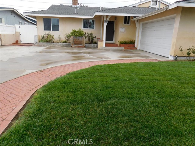 Detail Gallery Image 3 of 56 For 2669 W Russell Ave, Anaheim,  CA 92801 - 3 Beds | 2 Baths
