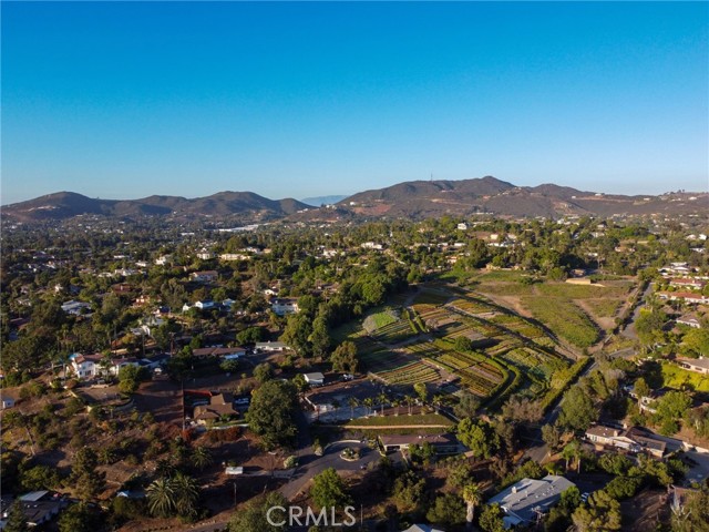 1670 Alta Vista, Vista CA: https://media.crmls.org/medias/abaef6bd-b4ec-4911-8d18-806ebeedcef0.jpg