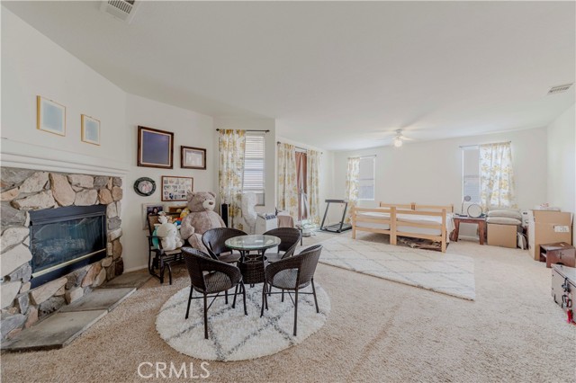 13868 Rosemary Street, Hesperia CA: https://media.crmls.org/medias/abaefec2-edc5-4293-8f39-08edc1edda03.jpg