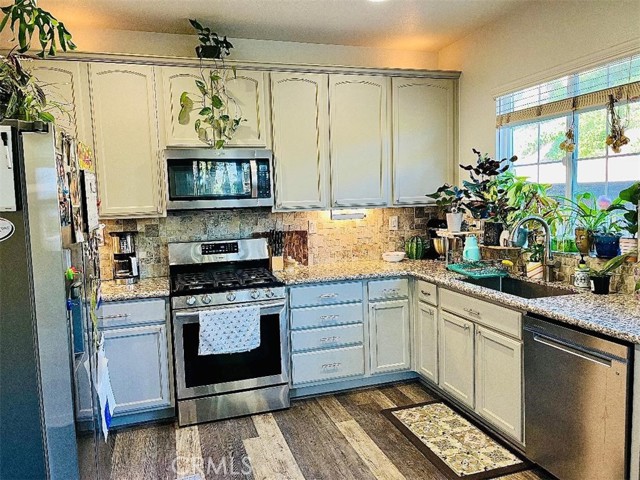 Detail Gallery Image 8 of 23 For 15632 Vista Way #108,  Lake Elsinore,  CA 92532 - 3 Beds | 2/1 Baths