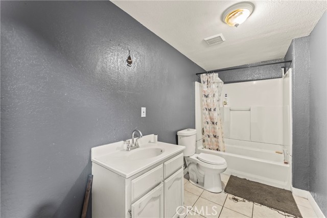 730 W 52 Place, Los Angeles CA: https://media.crmls.org/medias/abb03789-c6fd-4555-8543-2e1d7caecf8e.jpg