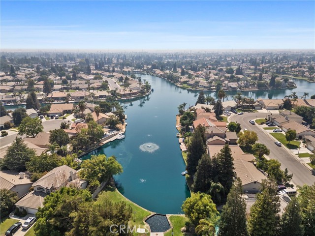 5510 Edge Water Court, Bakersfield CA: https://media.crmls.org/medias/abb05a7b-98fa-499b-9b72-2934d39b1abc.jpg