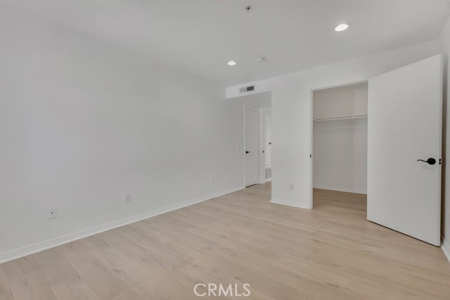 Image 23 of 39 For 17735 Kinzie Street 304