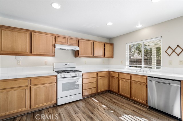 Detail Gallery Image 12 of 47 For 1232 Sunburst, Beaumont,  CA 92223 - 4 Beds | 3 Baths