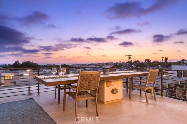 106 Hill Street, Hermosa Beach, California 90254, 5 Bedrooms Bedrooms, ,3 BathroomsBathrooms,Residential,Sold,Hill,SB23141394