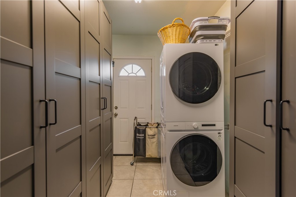 https://media.crmls.org/medias/abb27026-944b-4762-b2be-3e19057b60d9.jpg?preset=X-Large